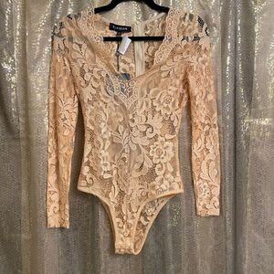 Parisian Peach Full Lace Long Sleeve V Neck Bodysuit Size 2 NWT